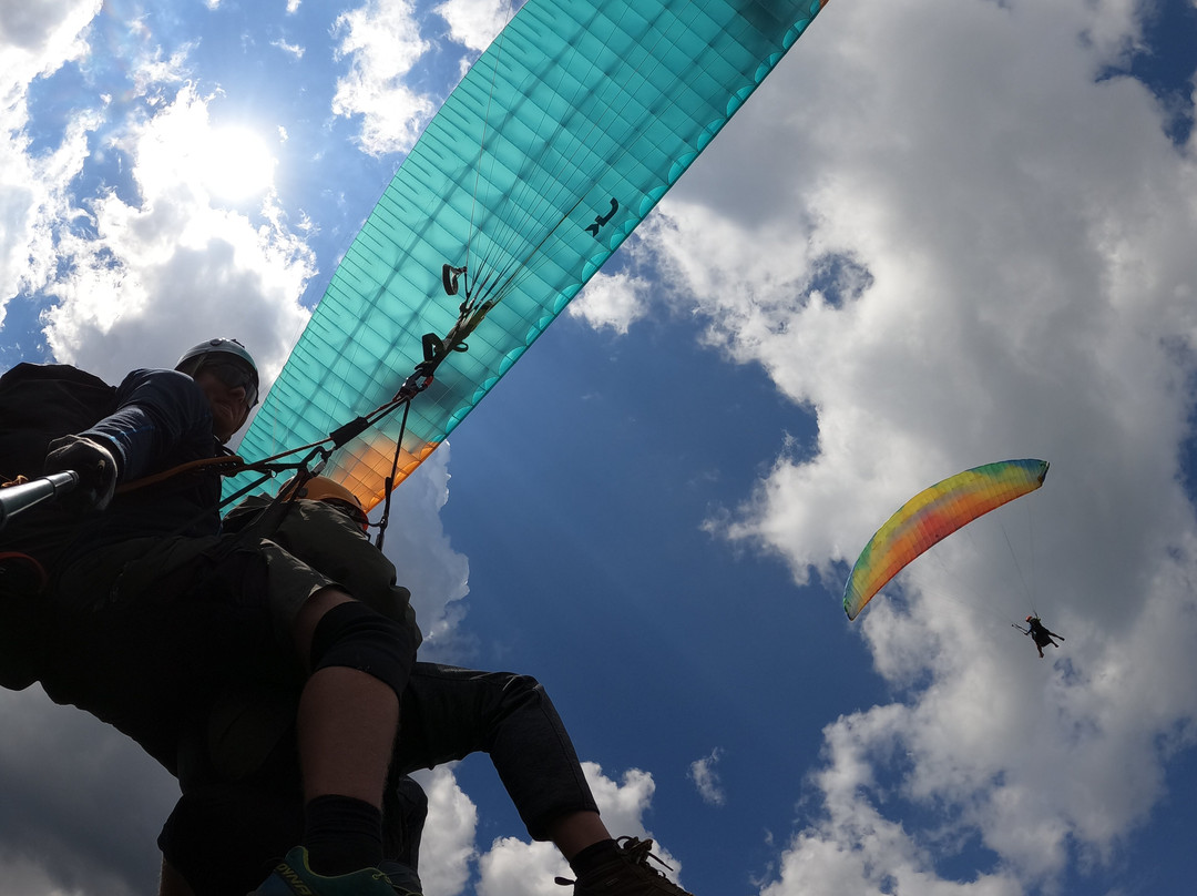 Airtime Paragliding-劳特布龙嫩必去景点