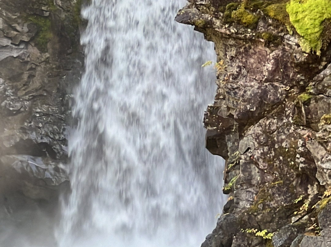 Mamquam Falls景点图片