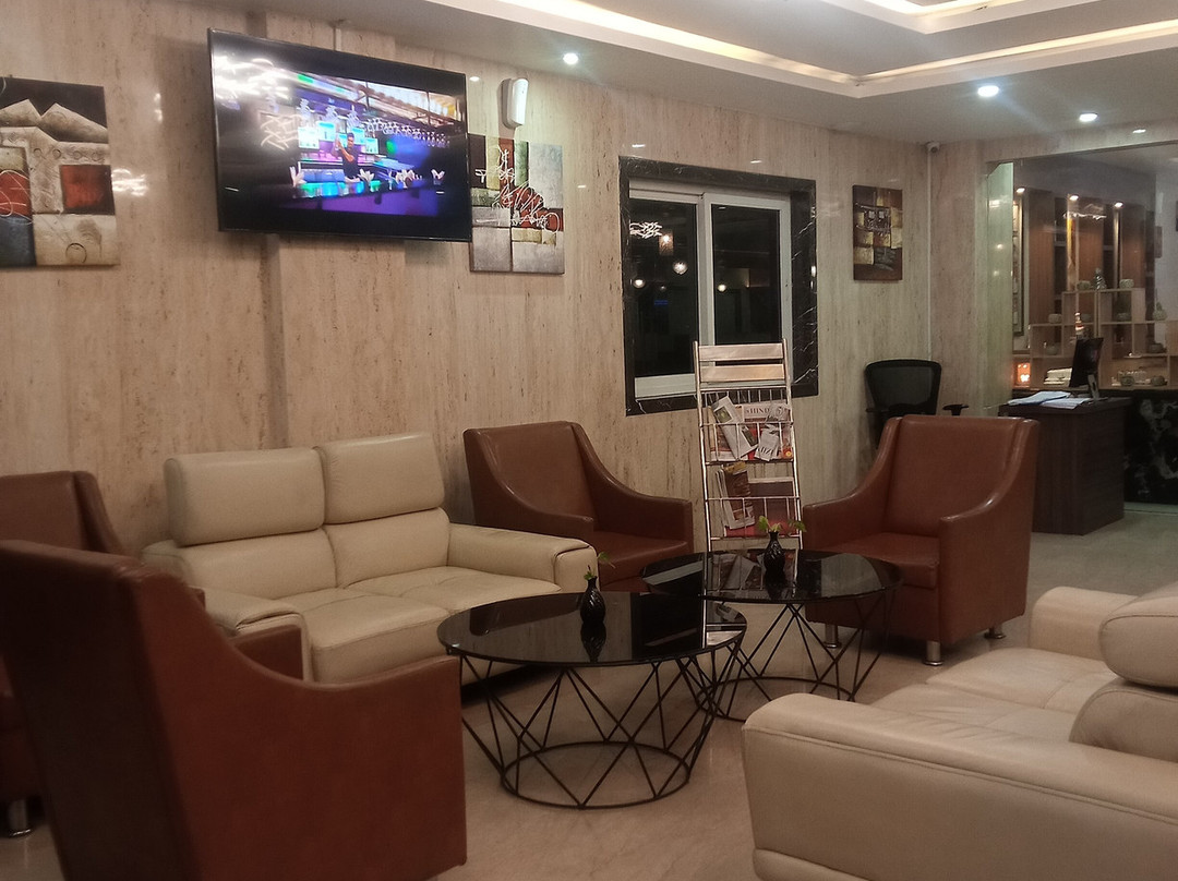 Holiday  Residency主图