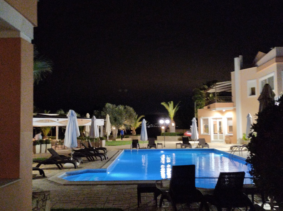 Avantis Suites Hotel主图