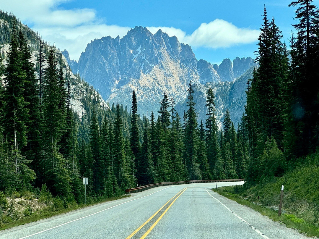 Washington Pass Overlook景点图片