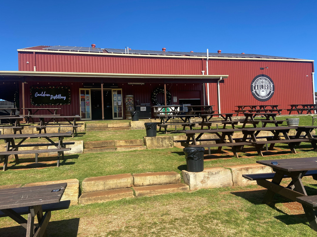 Cauldron Distillery And Estate景点图片