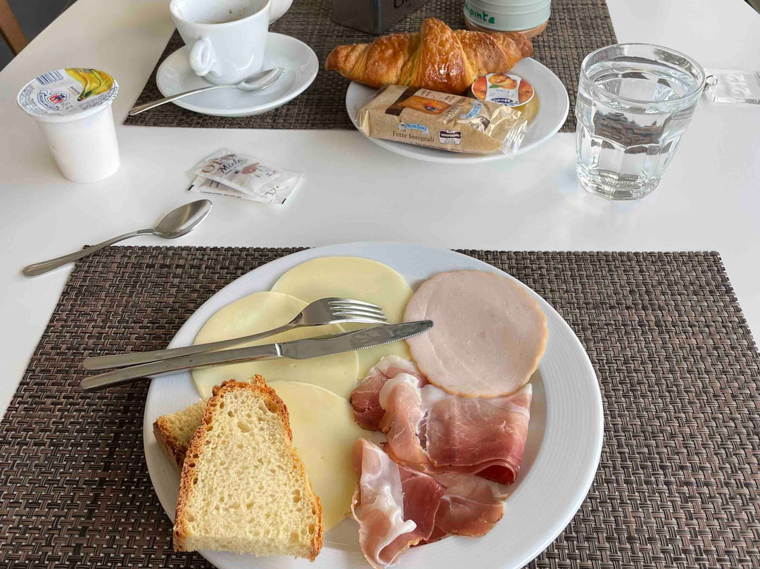Moma Hotel主图