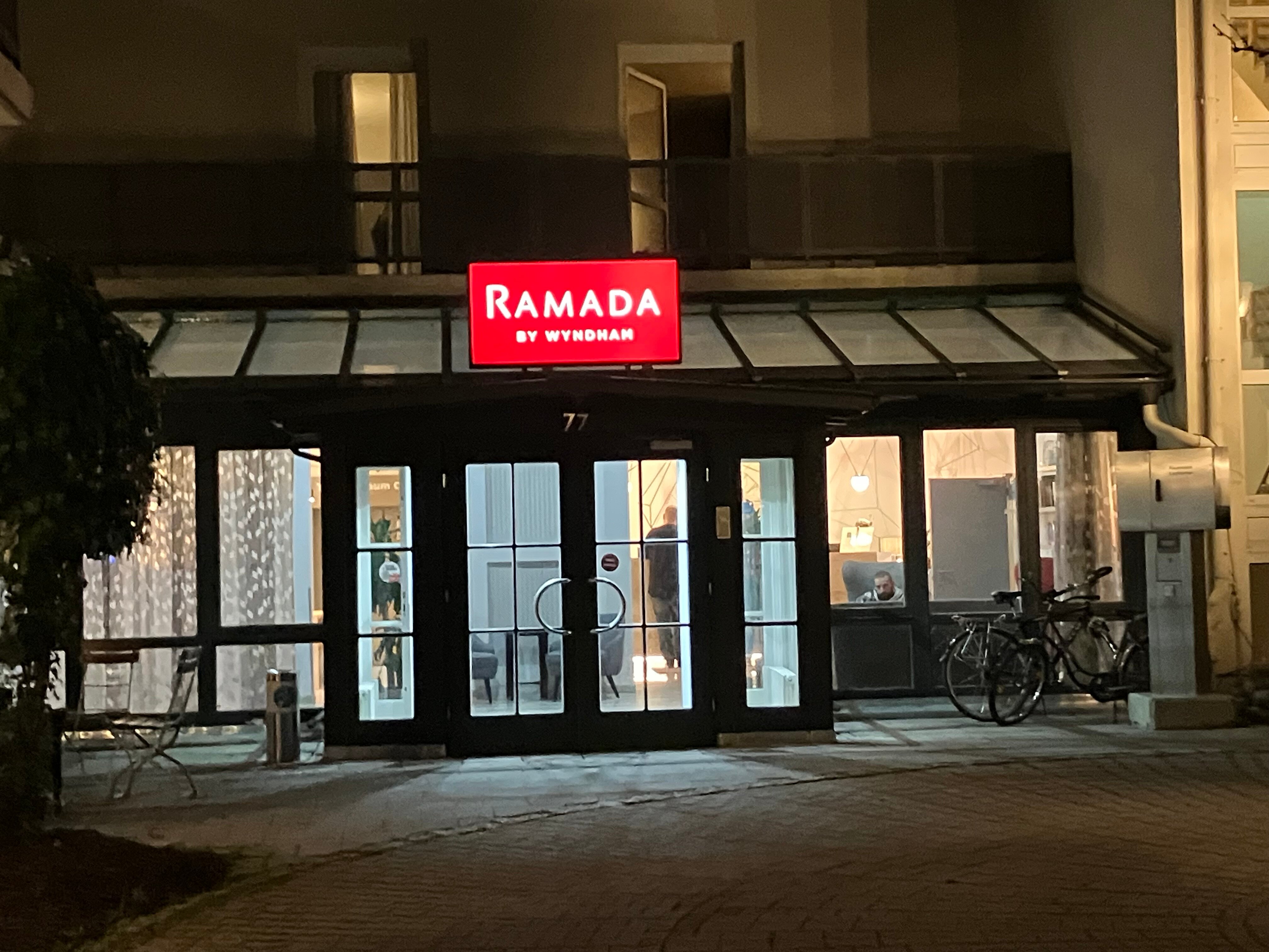 Ramada by Wyndham Muenchen Airport-浴室