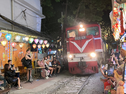 Hanoi Train Street Travel-沙巴必去景点