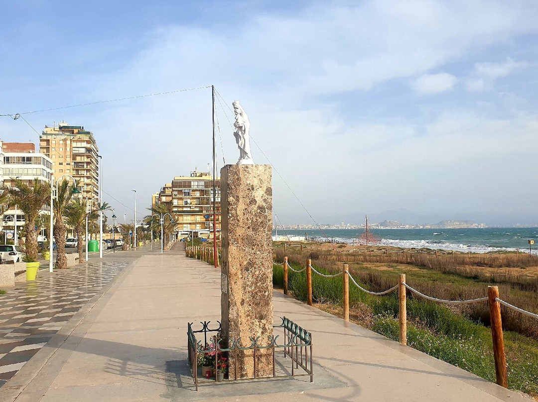 Escultura Vírgen Del Carmen-Los Arenales del Sol必去景点