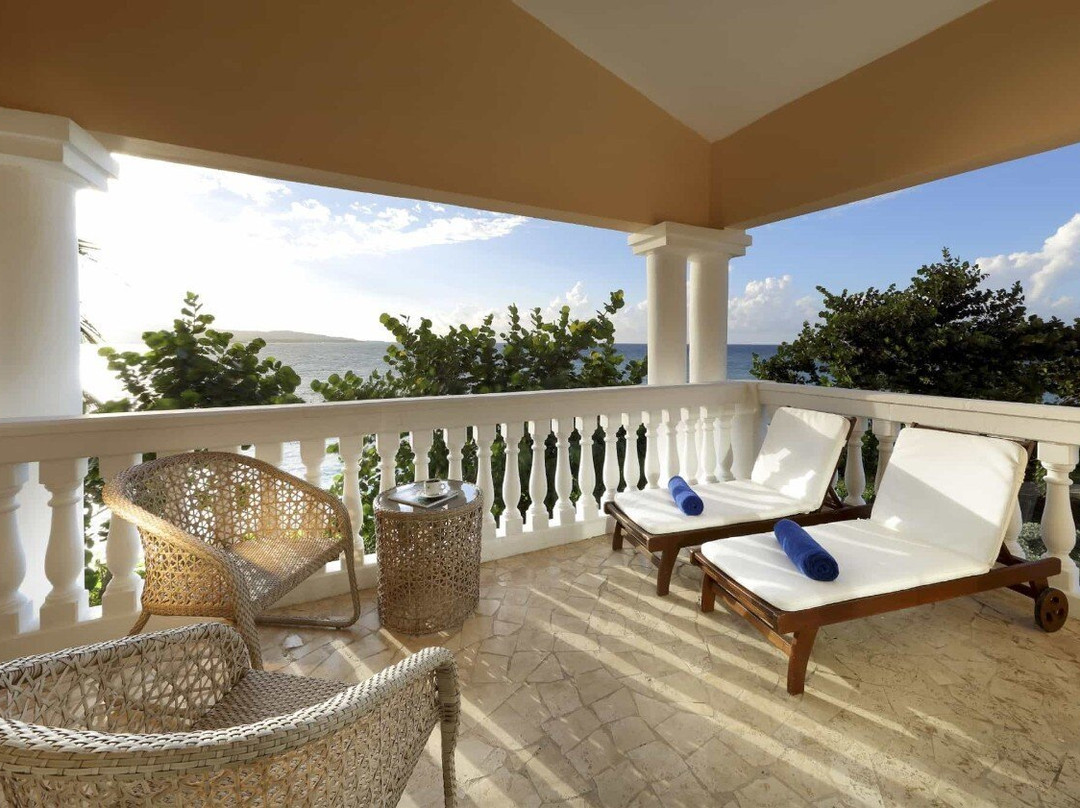 The Signature Level At Grand Palladium Lady Hamilton Resort & Spa