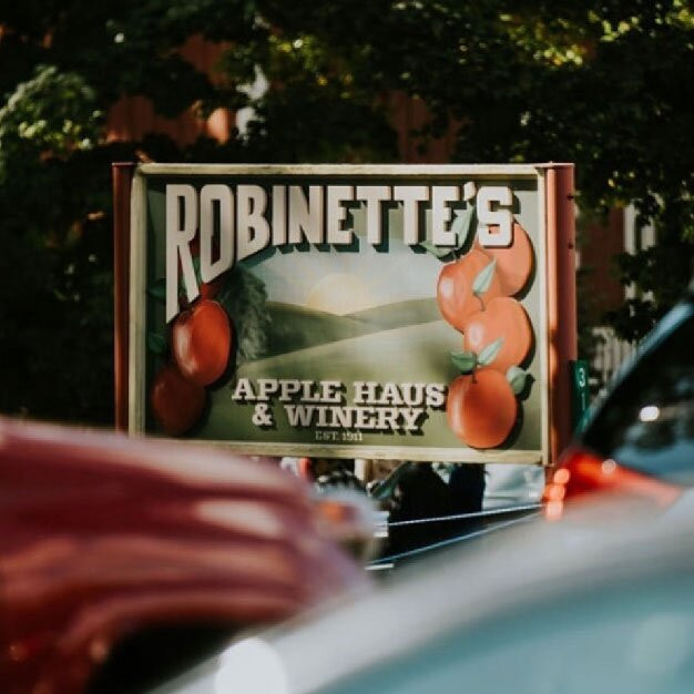 Robinette's Apple Haus & Winery景点图片