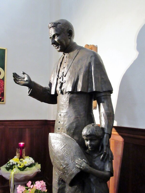 Statua Di Papa Luciani-Canale d'Agordo必去景点