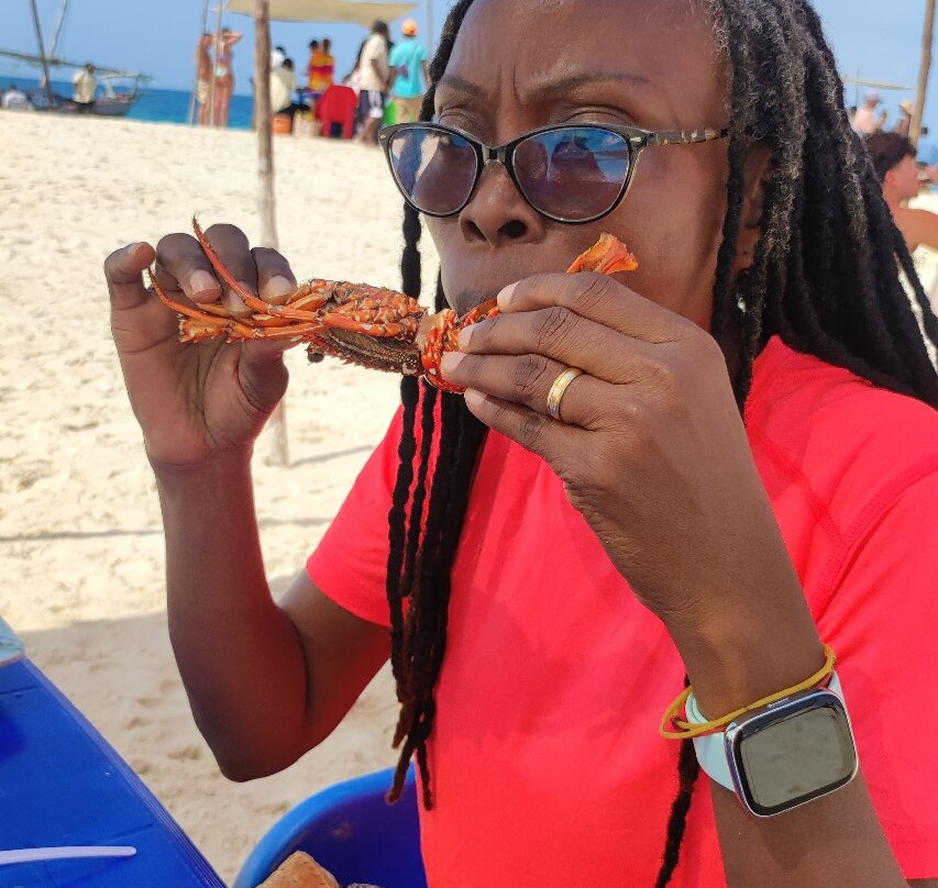 Be happy with smart driver (Mr. hafidh) and professional guide in  Zanzibar-Kizimkazi Dimbani必去景点