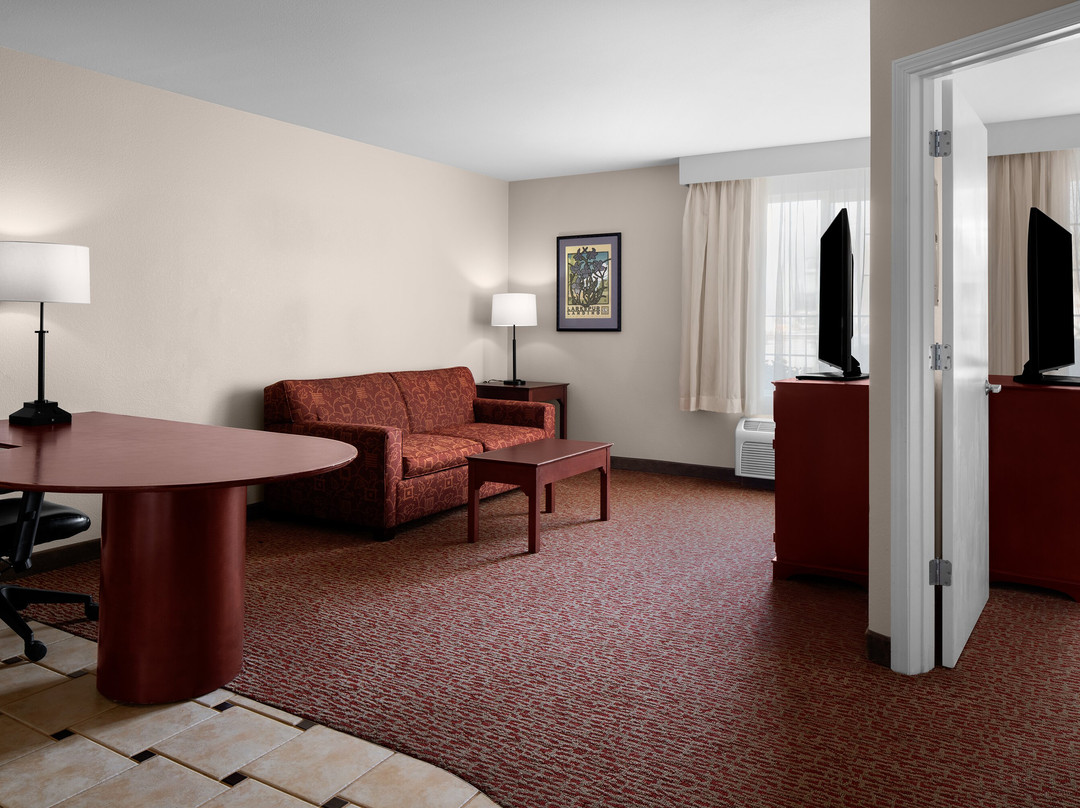 普莱森顿拉克斯珀全套房酒店主图