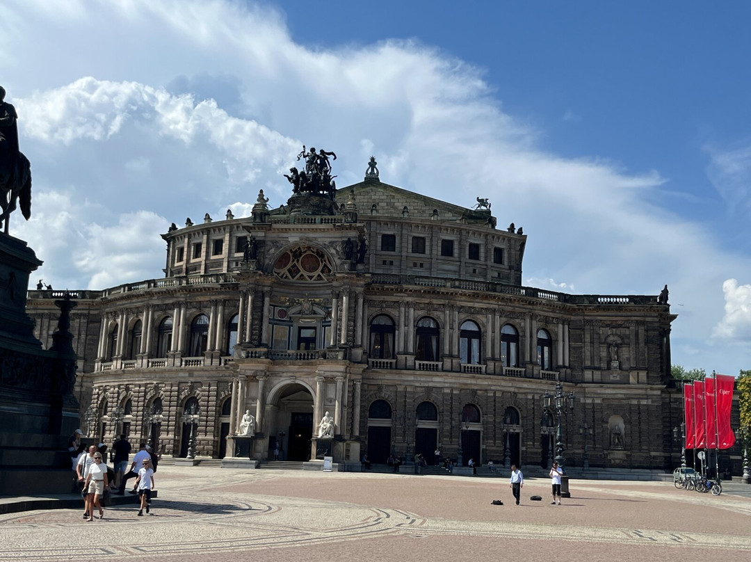 Theaterplatz-德累斯顿必去景点