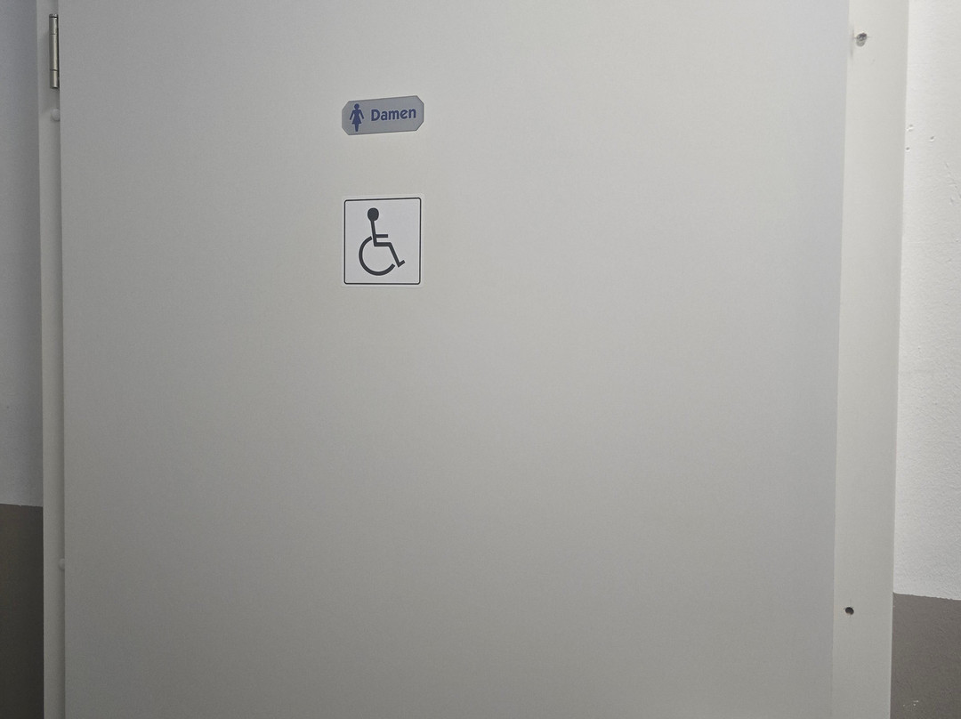 Eilige Einkauferin-希尔登必去景点