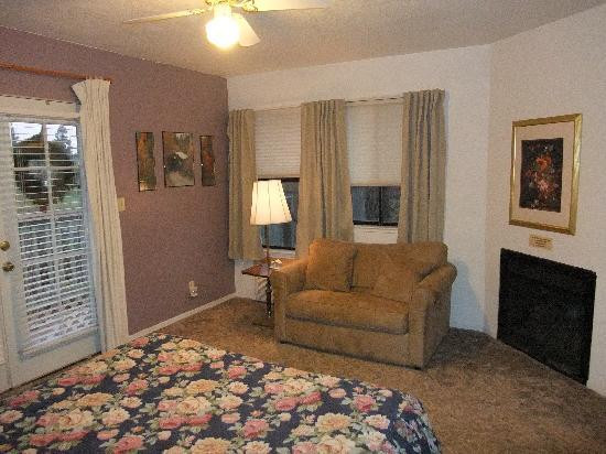 10th Green Inn主图