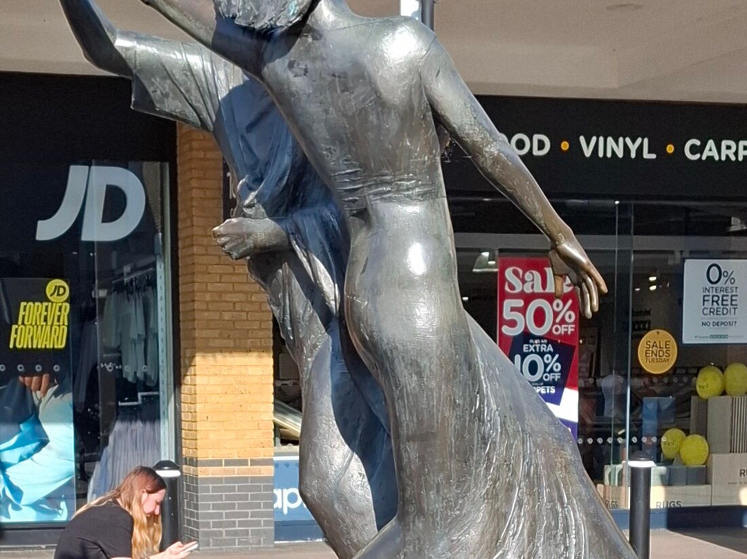 Time Contiuum Statue-斯坦斯必去景点