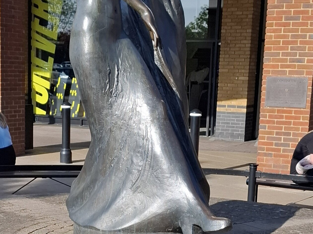 Time Contiuum Statue-斯坦斯必去景点