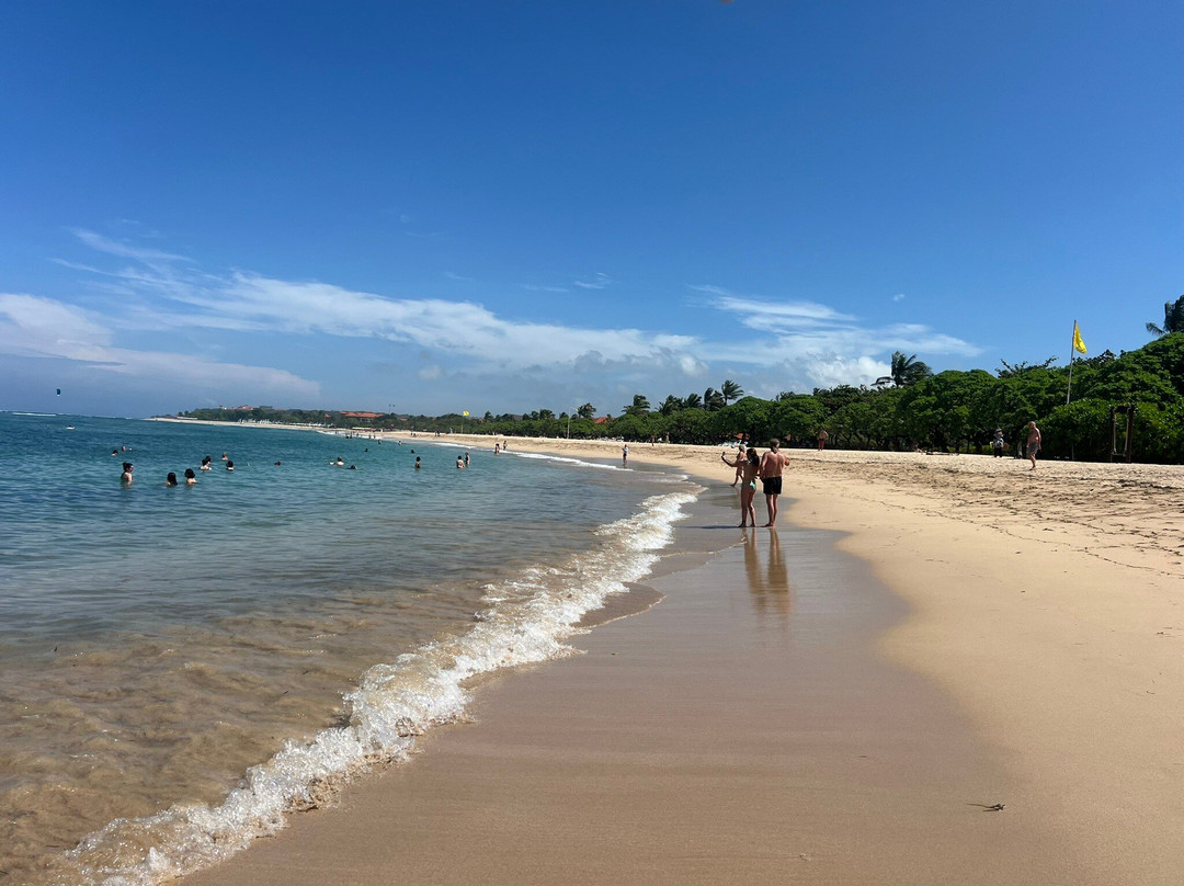 Mengiat Beach景点图片