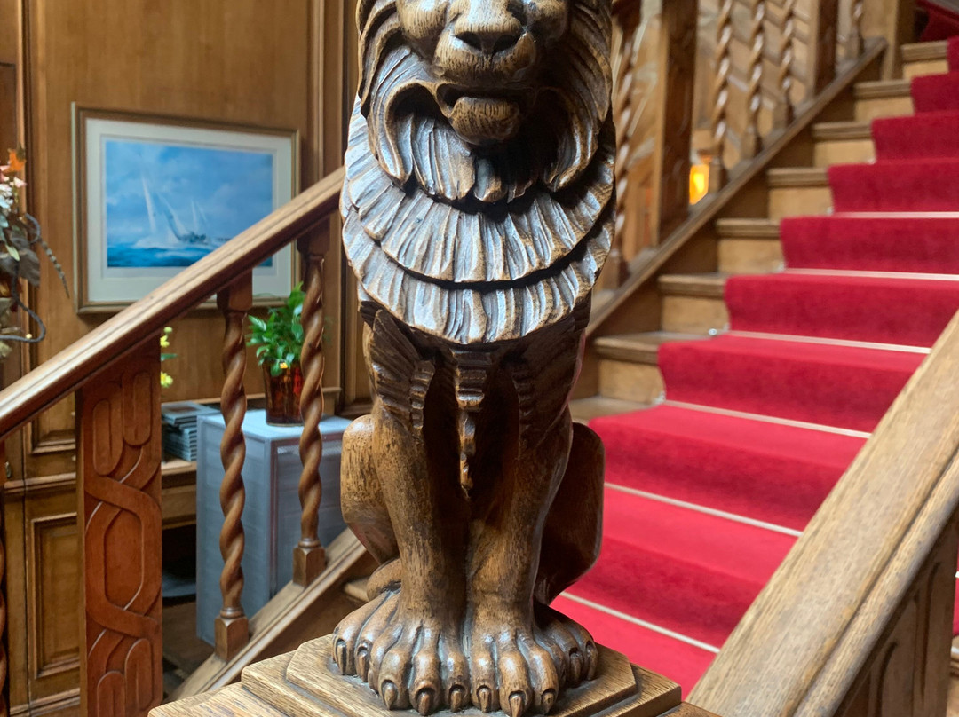 Lands of Loyal Hotel主图