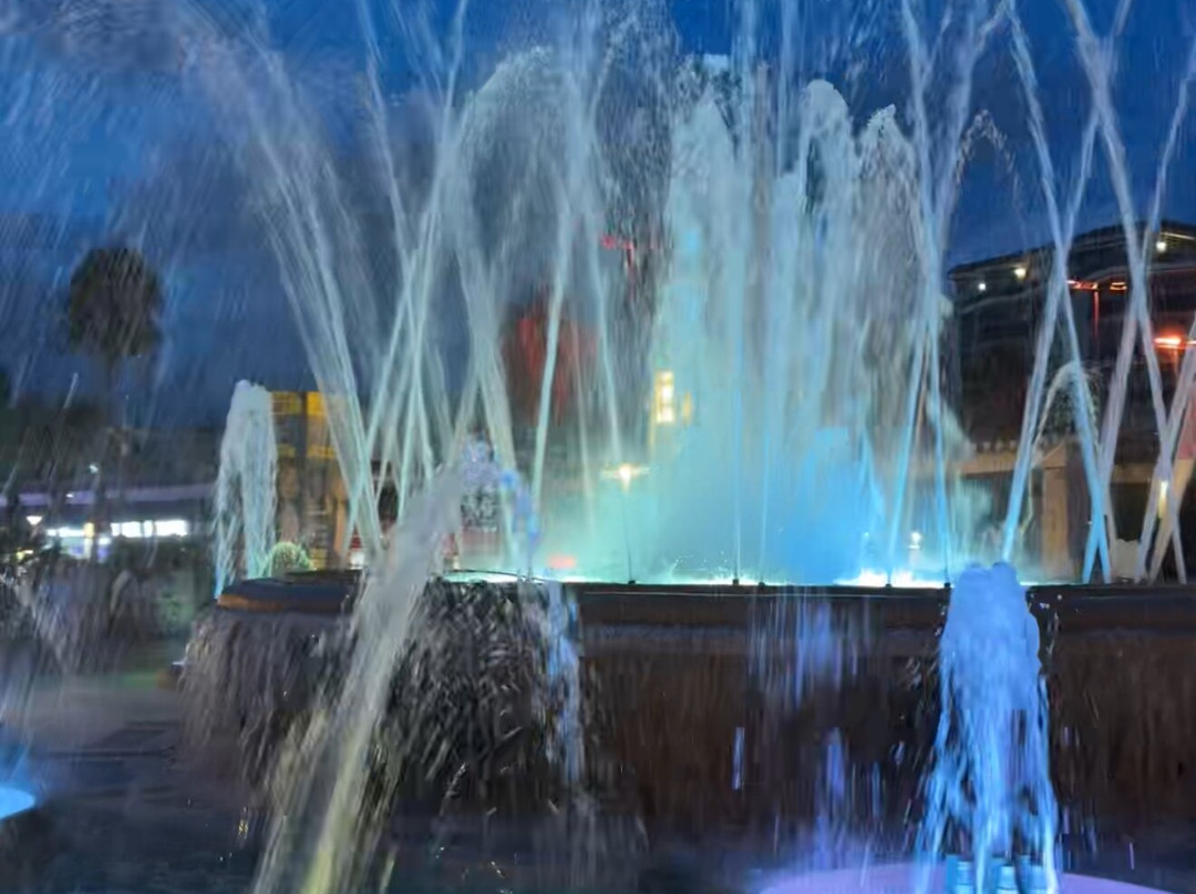 光之泉-萨洛必去景点