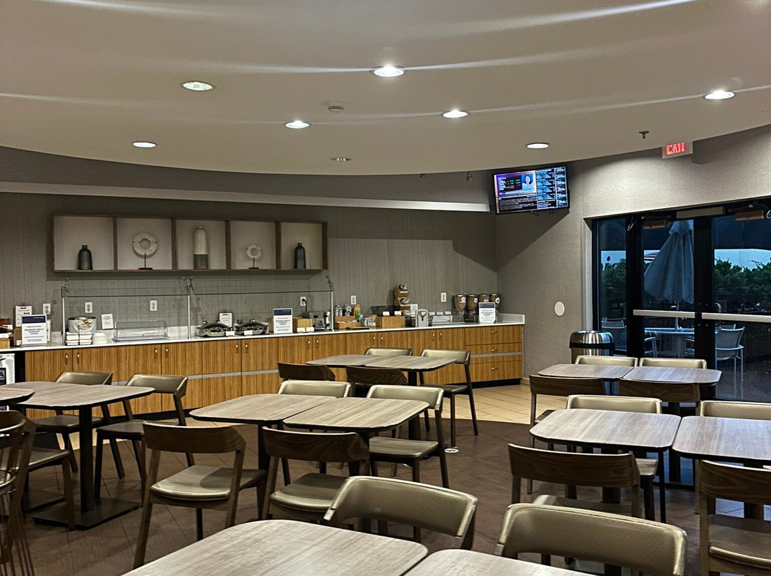 布伦特伍德圣路易斯春季山丘套房酒店主图