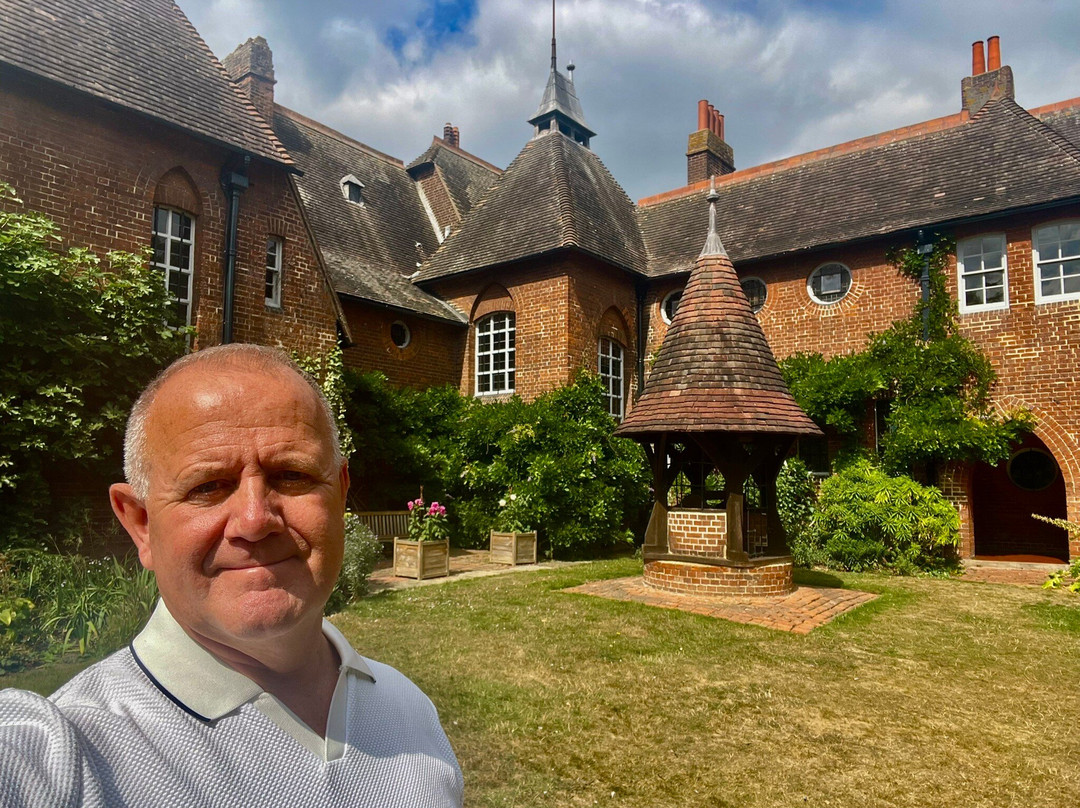 Red House-贝克斯利希斯必去景点