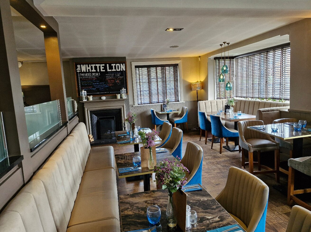 The White Lion Hotel主图