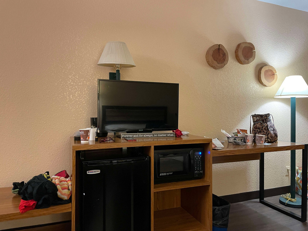 The Redwood Riverwalk主图