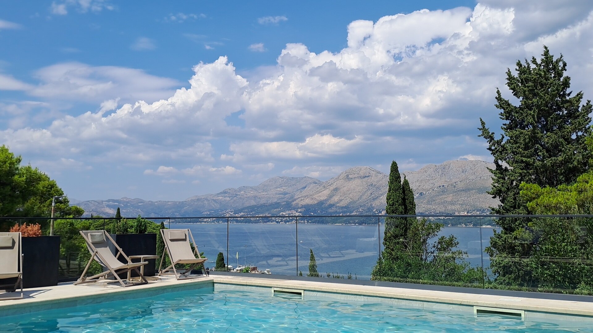 Hotel Seventh-泳池