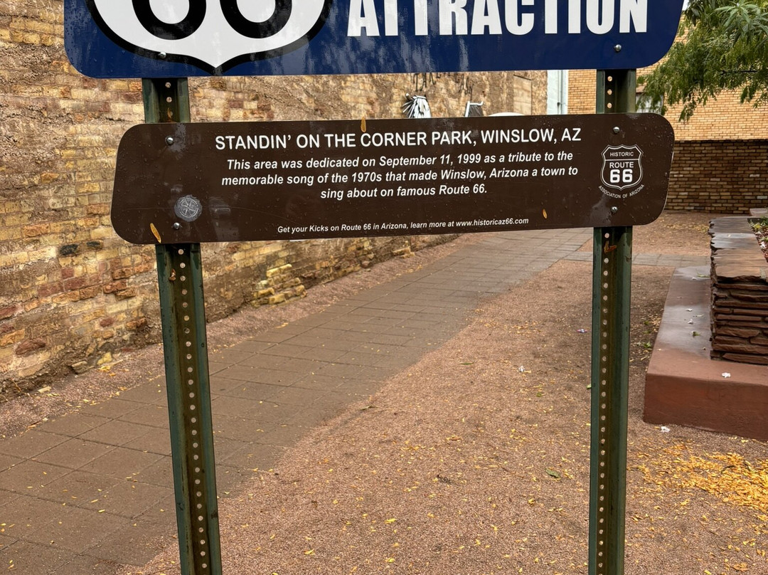 Standin' On The Corner-温斯洛必去景点