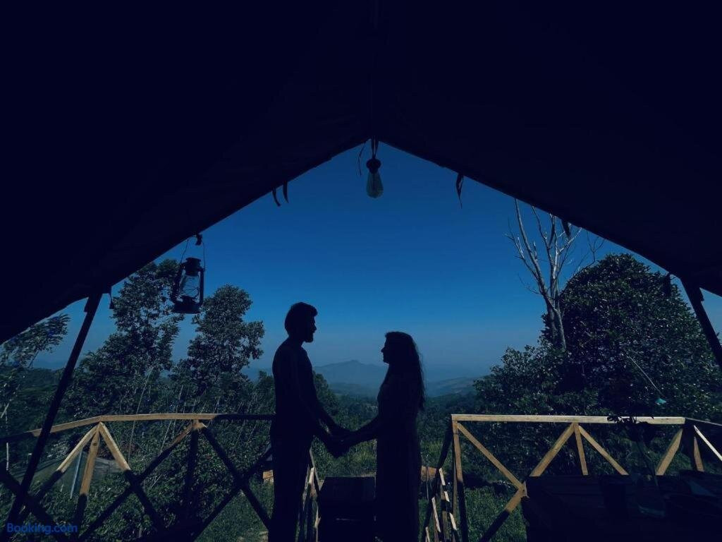 Peacock Hill Glamp