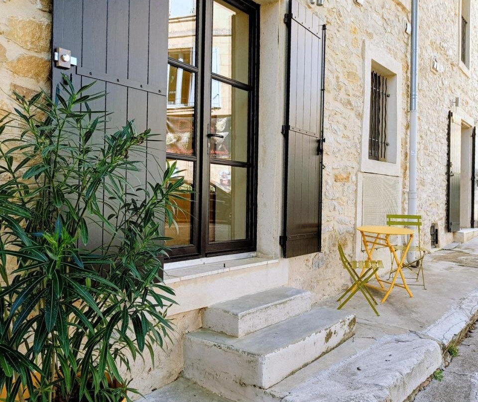 Saint-Genies-de-Comolas酒店住宿-Residence du Platane B&B