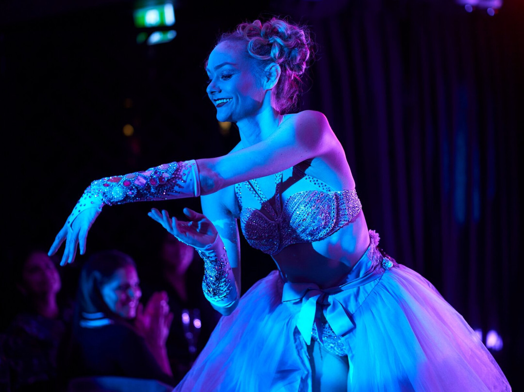 Talk and Tease Comedy Cabaret Dinner Show-悉尼必去景点