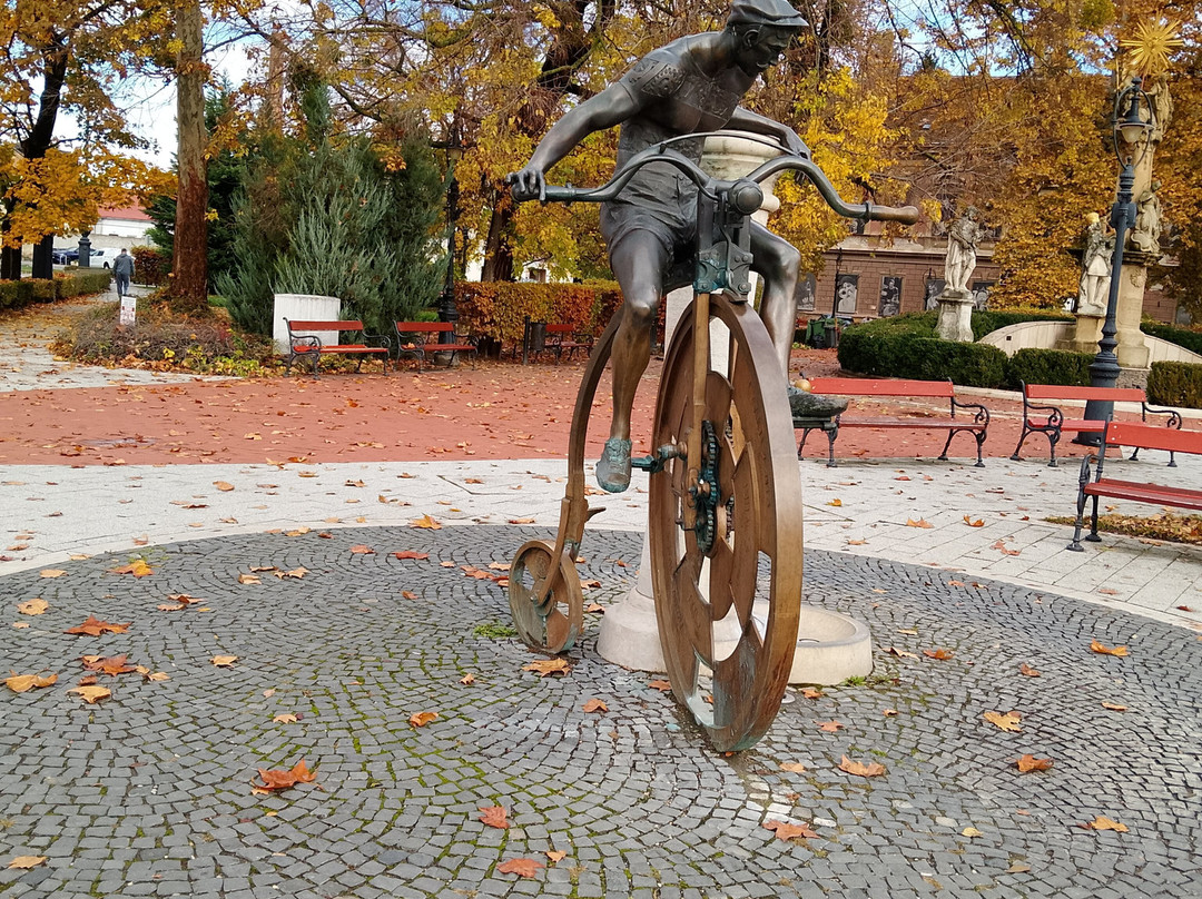 The Statue of Queen Elizabeth