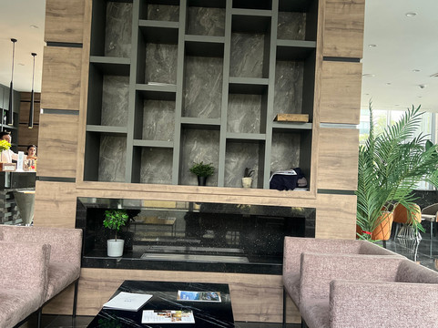 蓝宝石城大酒店主图