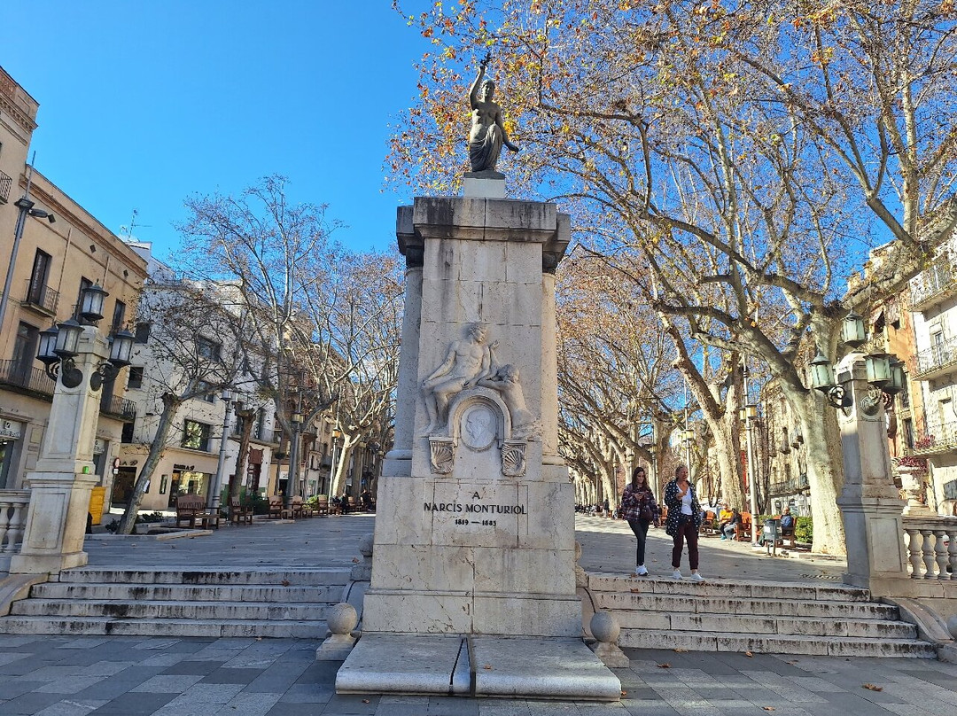 Monumento a Narciso Monturiol-菲格拉斯必去景点