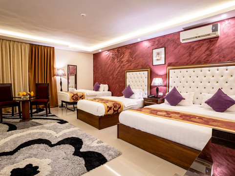 P夸特罗休闲酒店主图