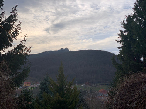 Hrad Gymes-Jelenec必去景点