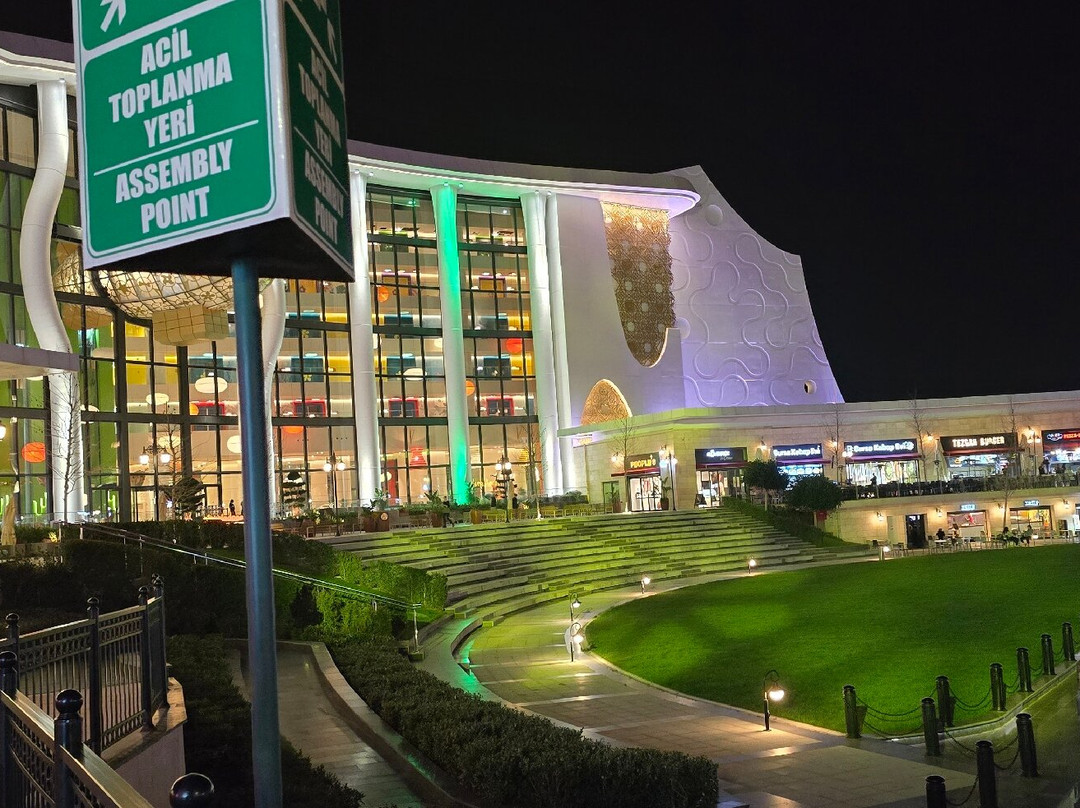 The Land of Legends Shopping Avenue-安塔利亚必去景点