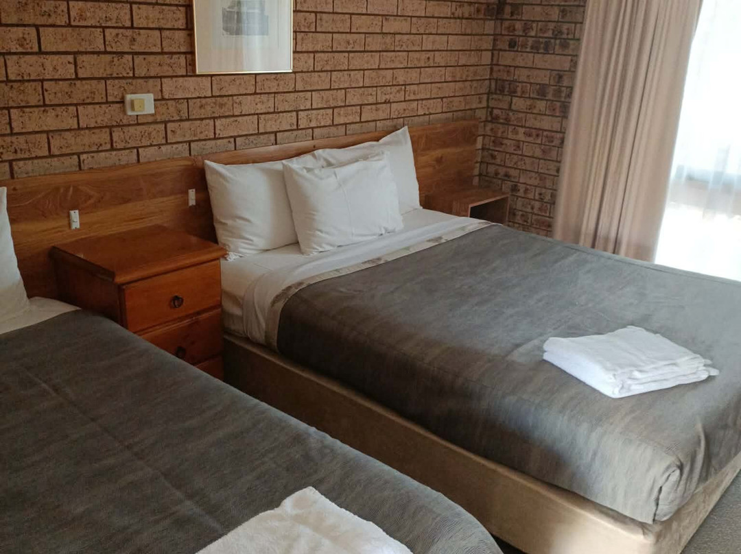 十美元镇酒店主图