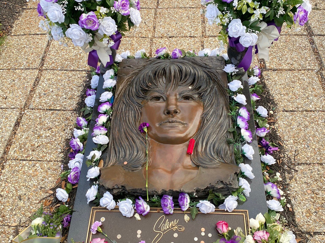 The Grave of Selena Quintanilla-Perez-科珀斯克里斯蒂市必去景点