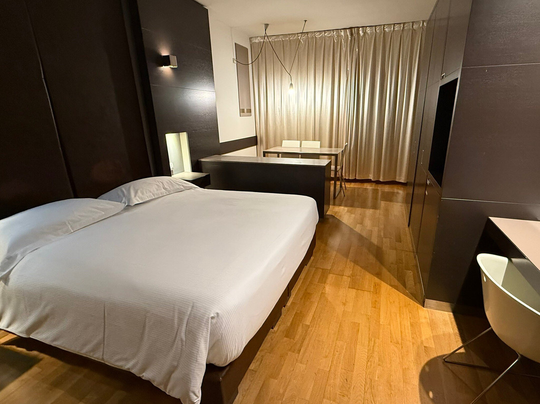 瓦拉尔酒店主图