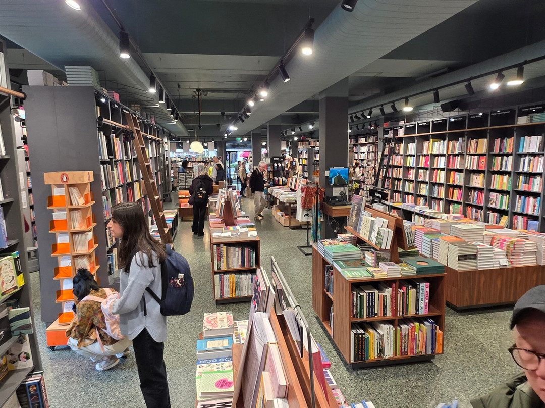 Readings Book Shop-墨尔本必去景点
