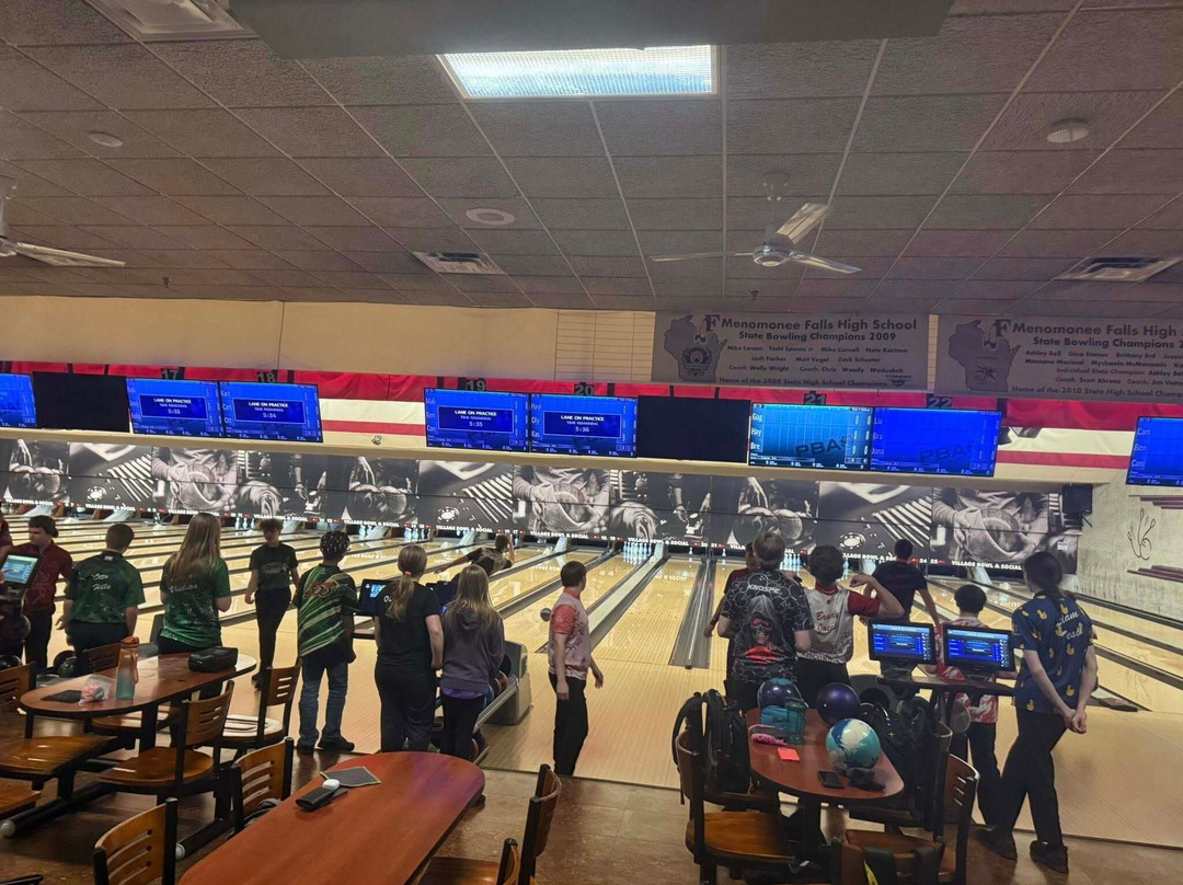 Dale's Weston Lanes-Weston必去景点