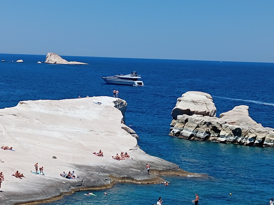 Sarakiniko Beach-米洛斯岛必去景点
