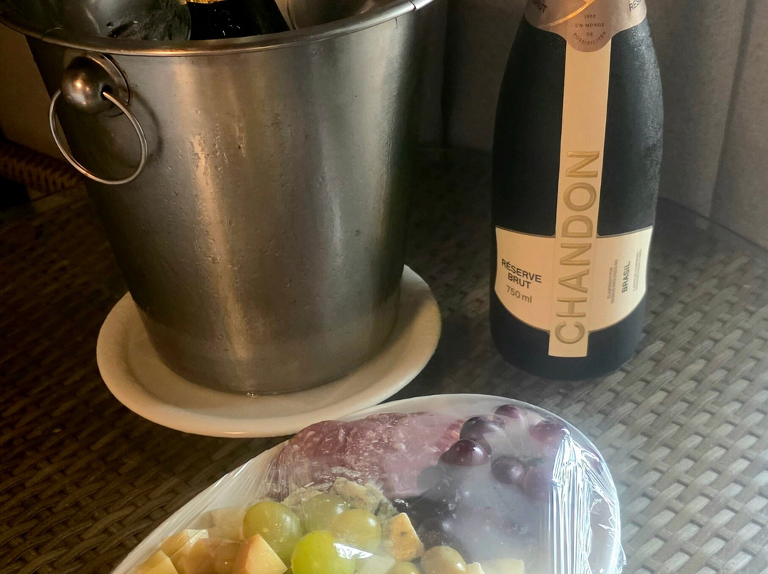 塞拉姆比度假酒店主图