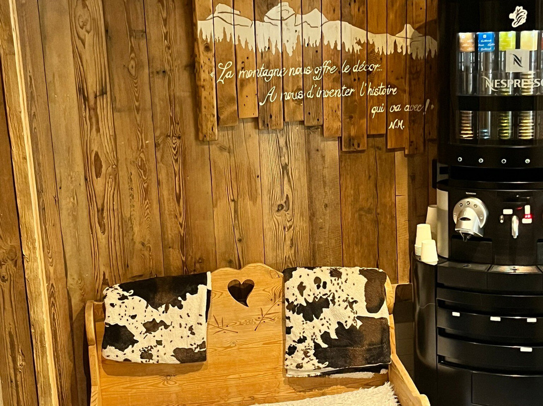 小木屋大酒店主图