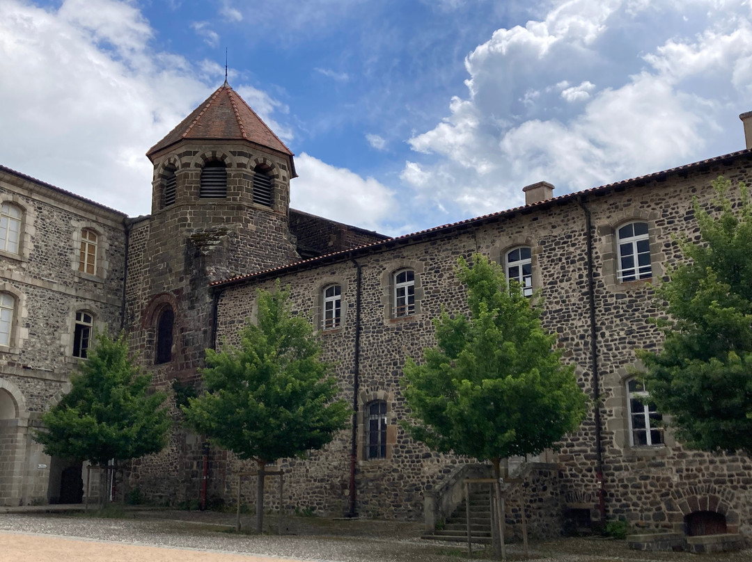Abbatiale Saint-Chaffre-Le Monastier-sur-Gazeille必去景点