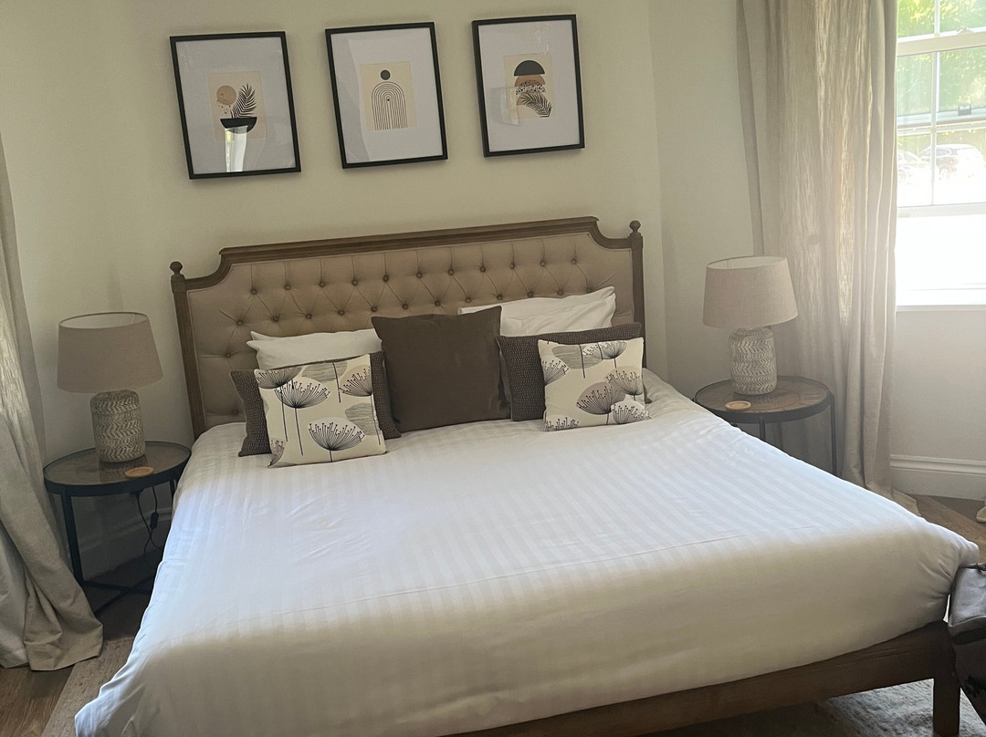 Fox and Hounds Country Hotel主图