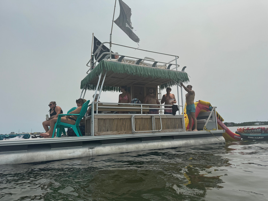 Charlie’s Boat Rentals-Waves必去景点