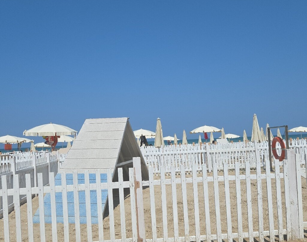 Scoby Doo Beach - Stabilimento Balneare Per Cani-塞尼加利亚必去景点